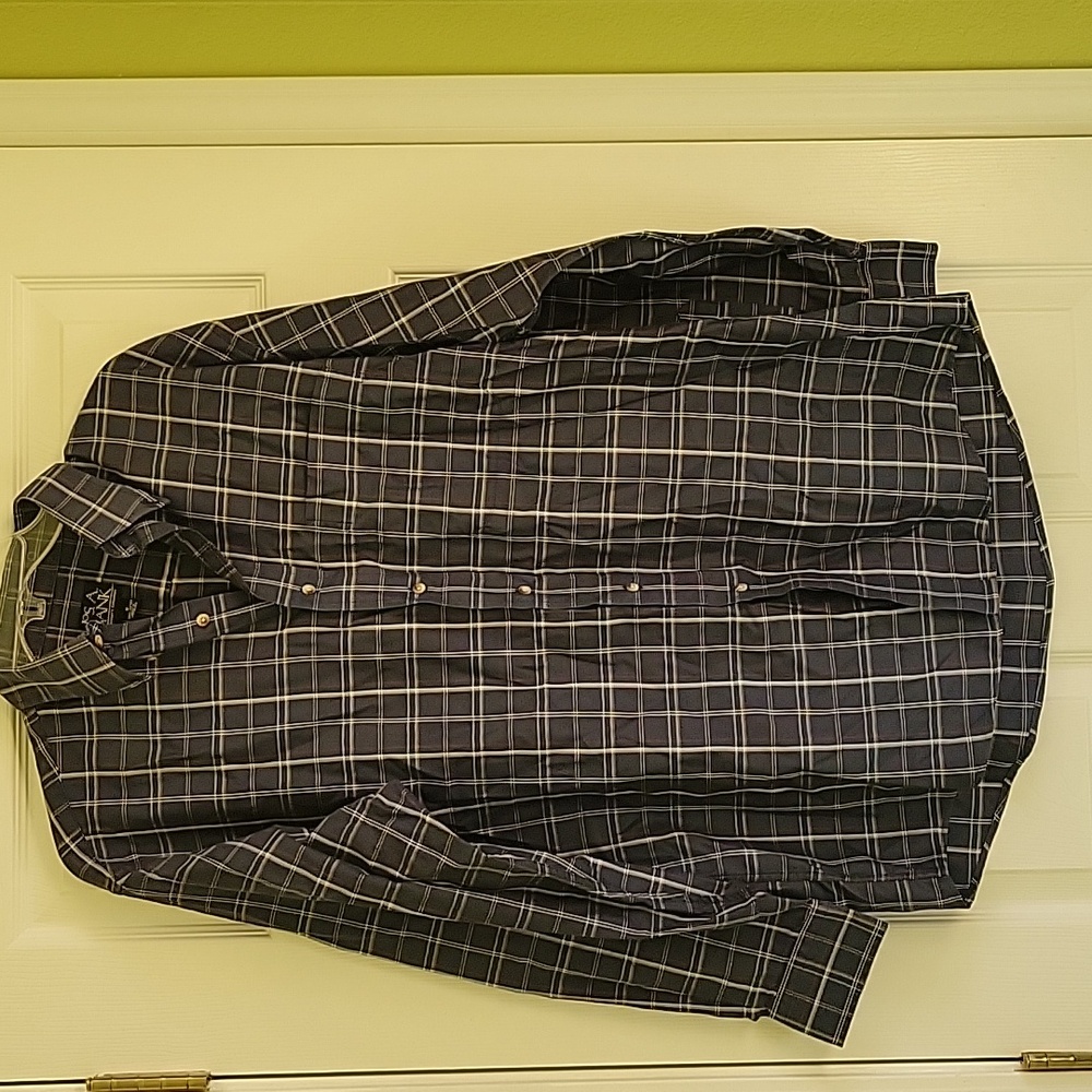 Men shirt. Jos A Bank Travelers Collection